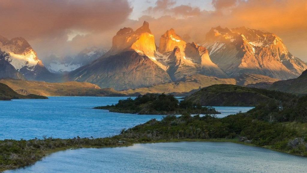 Patagonia Travel Guide: Exploring Glaciers & Dramatic Peaks